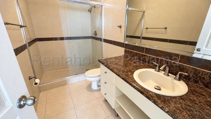 Vendo Apartamento en Avenida Balboa LC27-3336