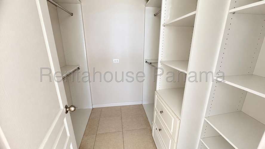 Vendo Apartamento en Avenida Balboa LC27-3336