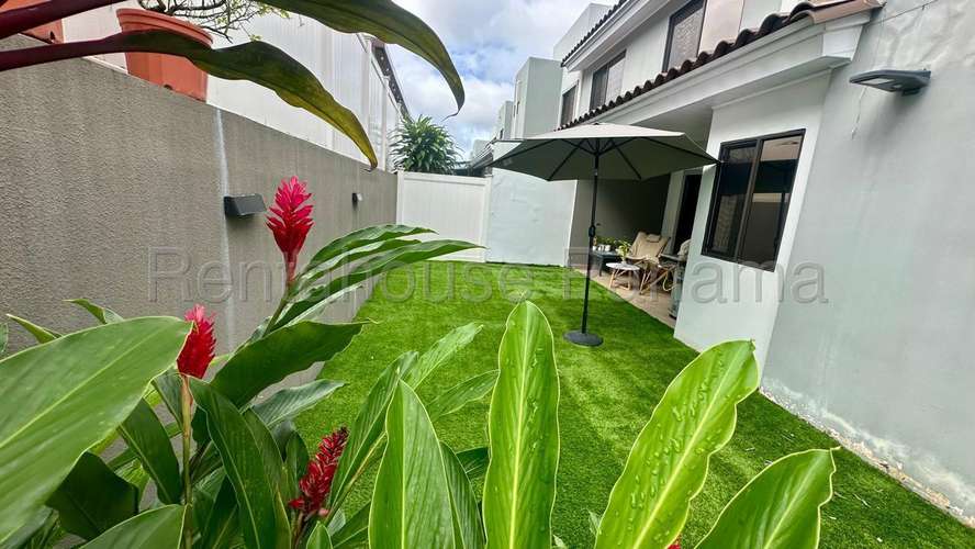 Aquiler de Casa con Espacios funcionales y Tranquilos en Brisas del Golf 27*3312Mfk