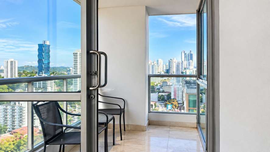 ! Apartamento en Avenida Balboa I amoblado I 2 Rec I con balcón y vista parcial al mar 