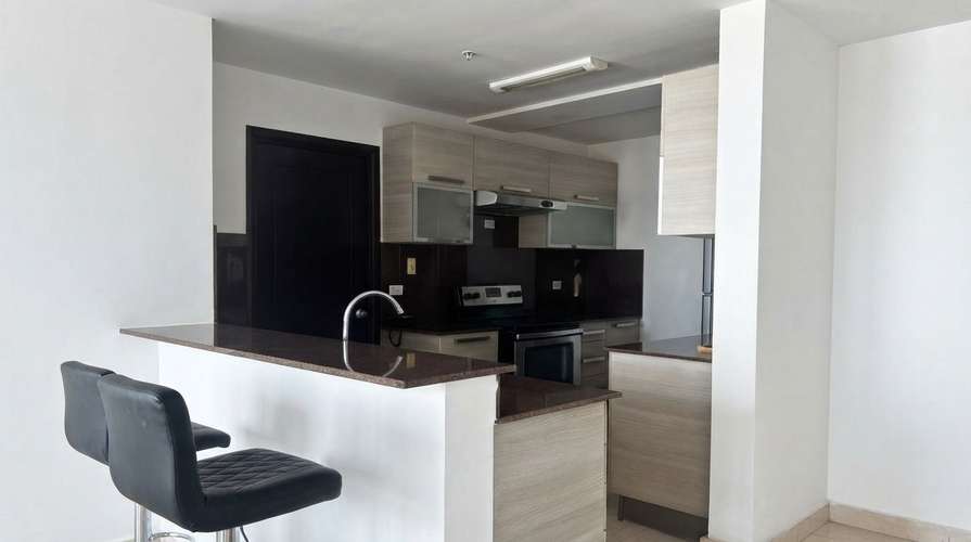 ! Apartamento en Avenida Balboa I amoblado I 2 Rec I con balcón y vista parcial al mar 