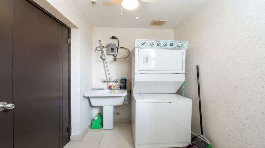 ! Apartamento en Avenida Balboa I amoblado I 2 Rec I con balcón y vista parcial al mar 