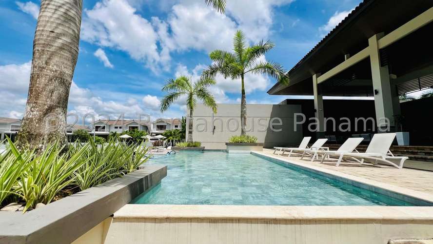 ALQUILO Casa en Ph AVENTURA en Paseo del Norte Brisas del Golf. 157M2 MAG
