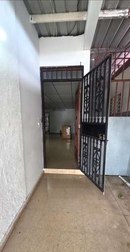 Alquio casa cercada pars remodelar SAN ANTONIO CERCA AL METRO