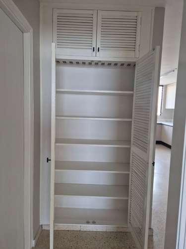 Espectacular apartamento remodelado de 3 recámaras en PH Vista Bella Plaza, piso 15, Marbella con vista al mar