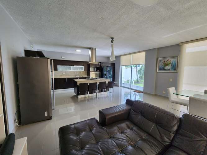 Costa Esmeralda / Casa en Venta / 3 Rec c/u con Baño / Elevador / A/C Central / 2 Parking / 305 m²   - Imagen 4