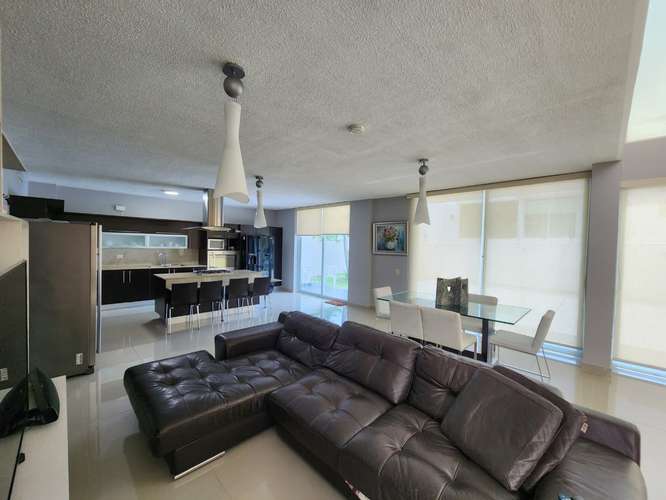 Costa Esmeralda / Casa en Venta / 3 Rec c/u con Baño / Elevador / A/C Central / 2 Parking / 305 m²   - Imagen 7