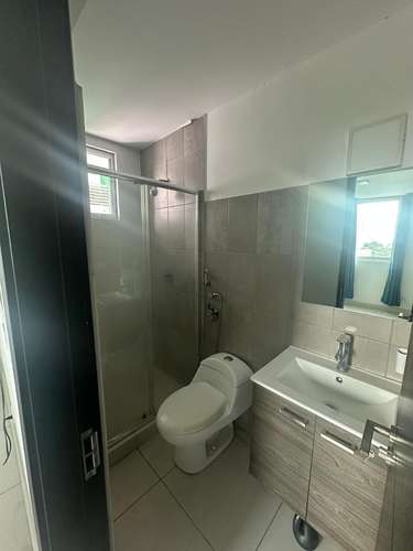 Carrasquilla / Apto en Alquiler / 2 Rec · 2 Baños / A/C en Todas las Áreas / 1 Parking / 80 m²  