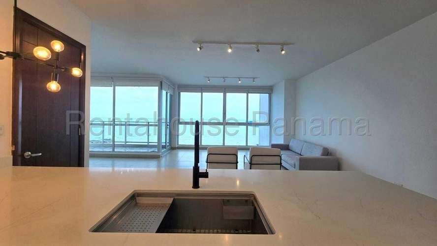 Apartamento en alquiler en Punta Pacífica con 2 dormitorios y vista al mar / Cod. 27-2219 AGPM 