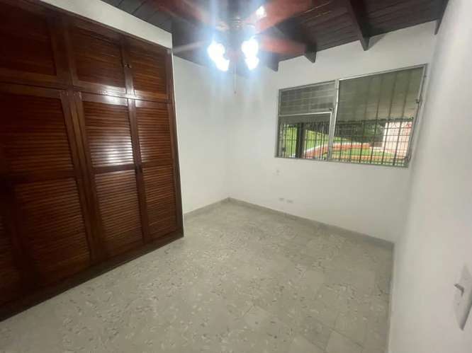 VENTA DE CASA UNIFAMILIAR EN MIRAFLORES – AMPLIO TERRENO DE 1,090 M² - Imagen 6