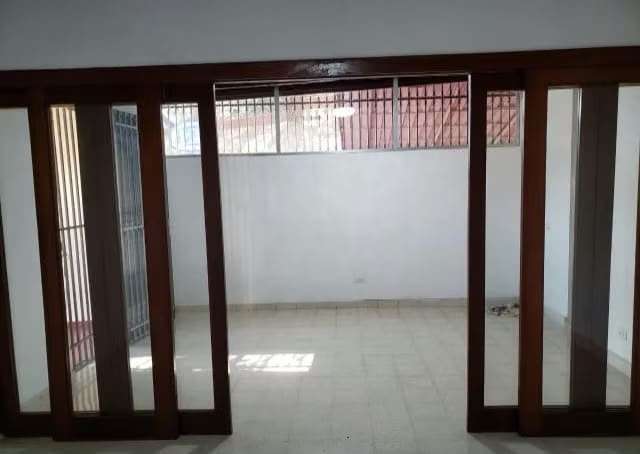 VENTA DE CASA UNIFAMILIAR EN MIRAFLORES – AMPLIO TERRENO DE 1,090 M² - Imagen 5