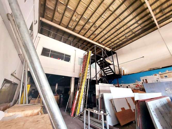 Venta Galera con Oficinas 2,031 m2 en 3 Niveles Parque Industrial Costa del Este - ALYC 26-8153