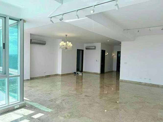 Venta P.H. Titanium Vista al Parque CDE