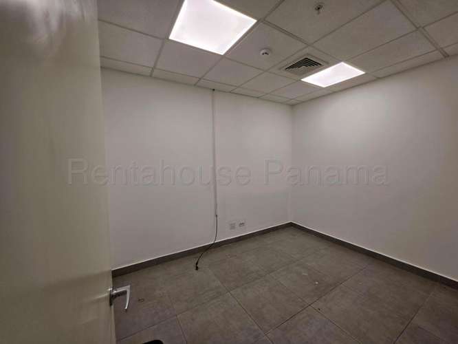Local comercial moderno en Obarrio, Bella Vista, con amplios espacios y estacionamientos / Cod. 26-6956 AGPM  - Imagen 5