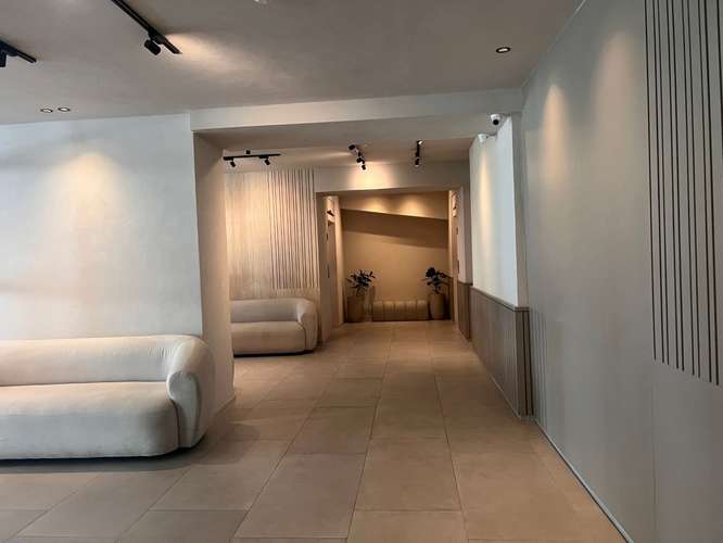 Apartamento Amoblado en Piso Alto con Vista al Mar - Imagen 7
