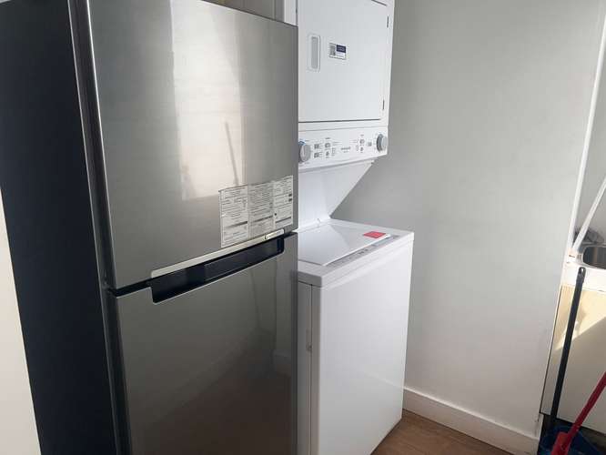 Apartamento Amoblado en Piso Alto con Vista al Mar - Imagen 13