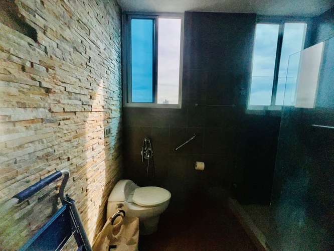 Apartamento Amoblado en Piso Alto con Vista al Mar - Imagen 12