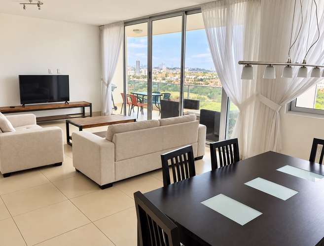 Apartamento de lujo en Costa del Este: 3 recámaras, balcón y 2 estacionamientos