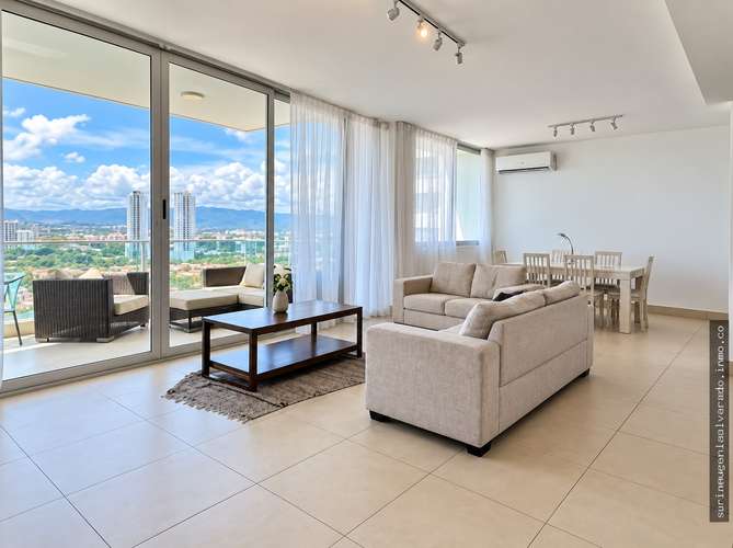 Apartamento de lujo en Costa del Este: 3 recámaras, balcón y 2 estacionamientos