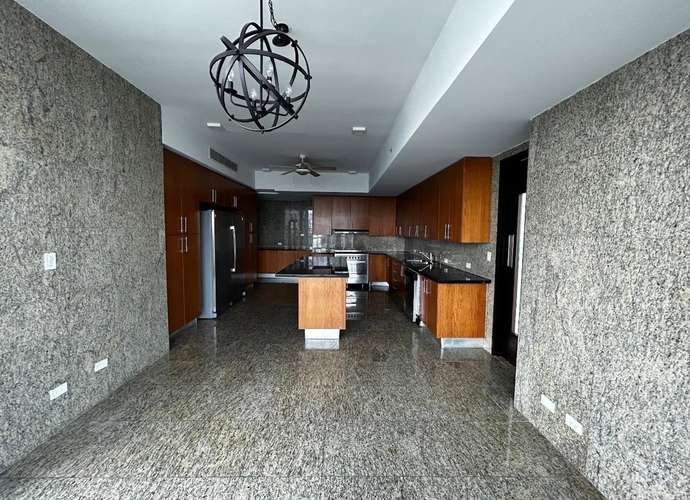 Se alquila apartamento amueblado en Paitilla | 500 m2 | 4 recámaras 