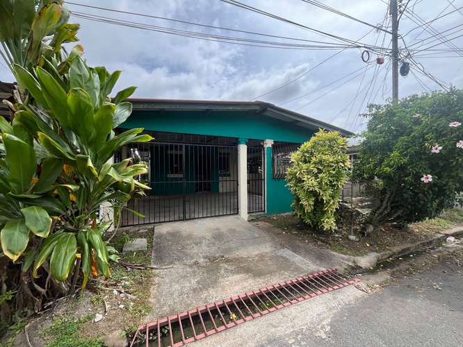 ALQUILER DE CASA CON AMPLIO PATIO Y ESTACIONAMIENTO TECHADO – EL TECAL, VACAMONTE