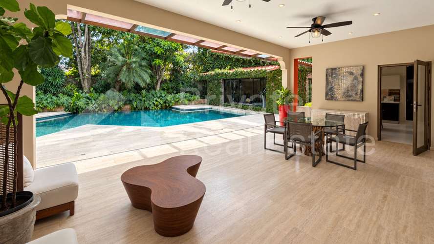 Casa en venta en Magnolias, Costa del Este | Piscina, gimnasio y jardín privado