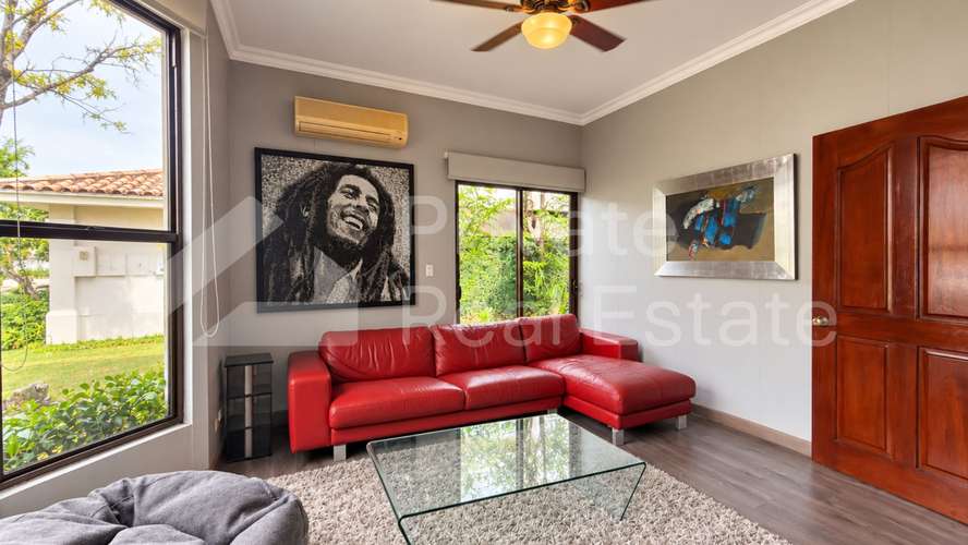 Casa en venta en Magnolias, Costa del Este | Piscina, gimnasio y jardín privado
