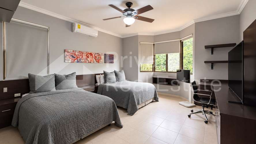 Casa en venta en Magnolias, Costa del Este | Piscina, gimnasio y jardín privado