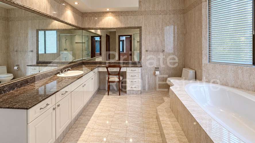 Casa en venta en Magnolias, Costa del Este | Piscina, gimnasio y jardín privado