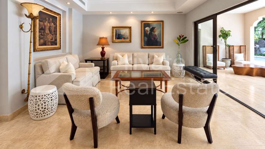 Casa en venta en Magnolias, Costa del Este | Piscina, gimnasio y jardín privado
