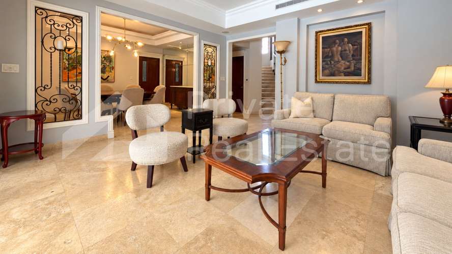 Casa en venta en Magnolias, Costa del Este | Piscina, gimnasio y jardín privado