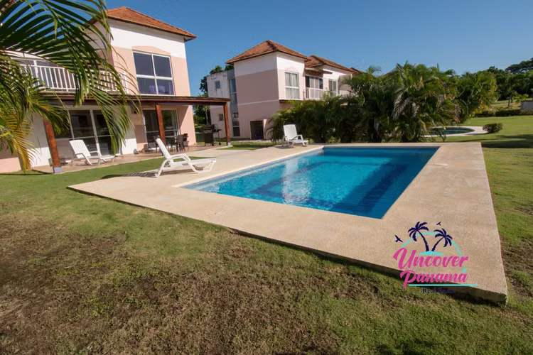 Casa adosada de 3 dormitorios con piscina privada