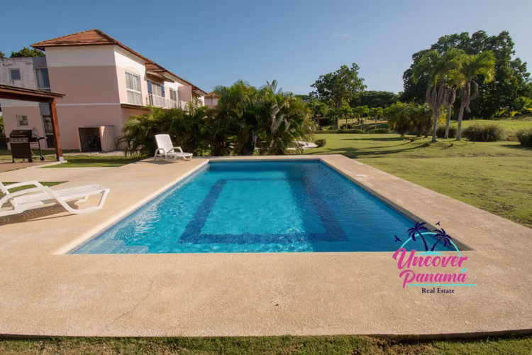 Casa adosada de 3 dormitorios con piscina privada