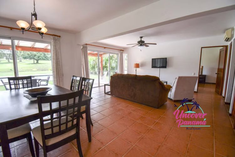 Casa adosada de 3 dormitorios con piscina privada