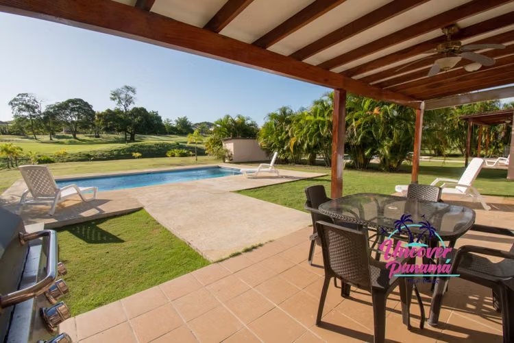 Casa adosada de 3 dormitorios con piscina privada