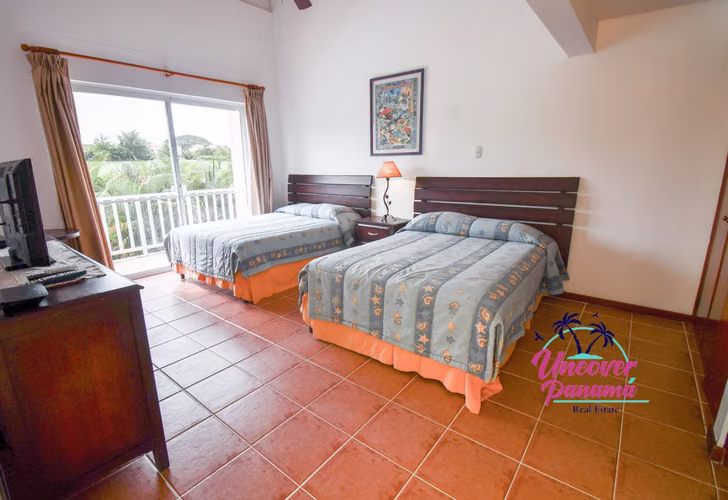Casa adosada de 3 dormitorios con piscina privada