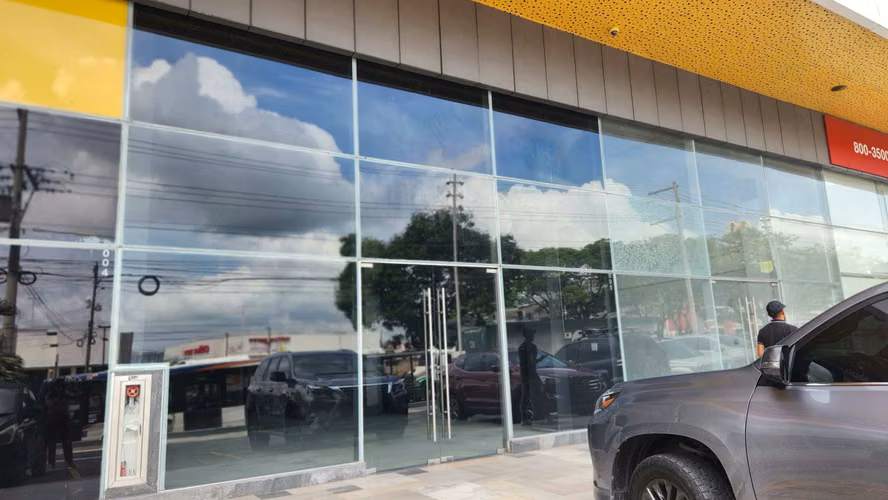 Local con mezzanine disponible en Dorado City Center - Imagen 4