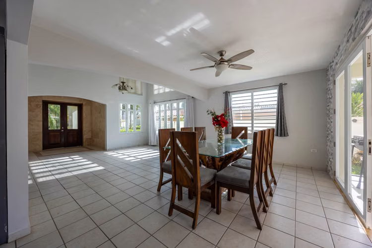 Urb. Grand Palm, Casa en Vega Alta