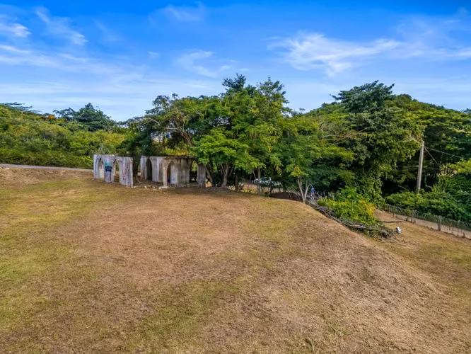 Bo. Villa Borinquen, Solar en Vieques