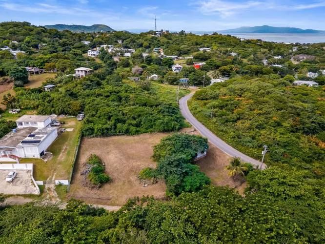 Bo. Villa Borinquen, Solar en Vieques