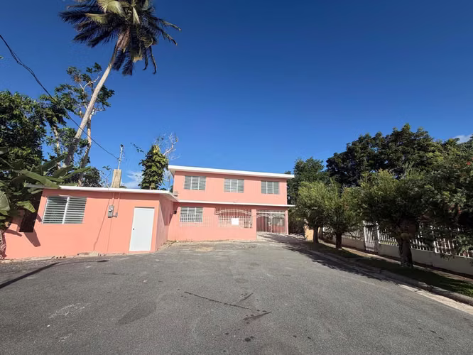 Urb. Fernandez, Casa en Cidra