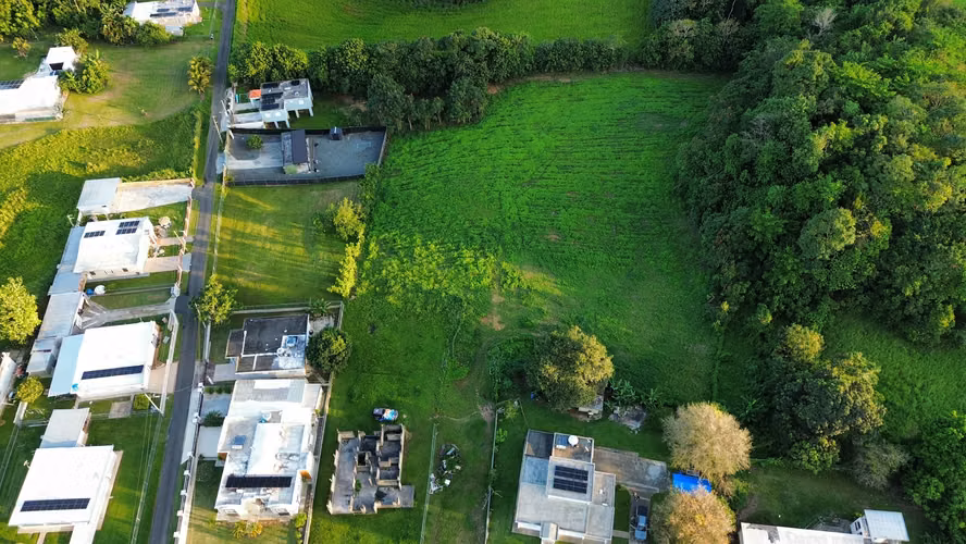 Bo. Sabana Hoyos, Solar en Arecibo