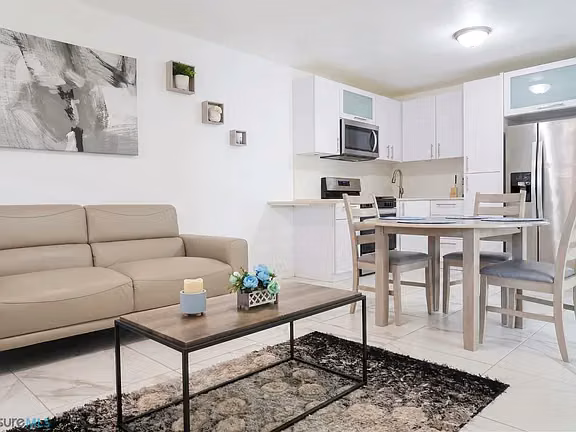 Caparra Heights Estancia 611 | Apartamento en el segundo piso con una