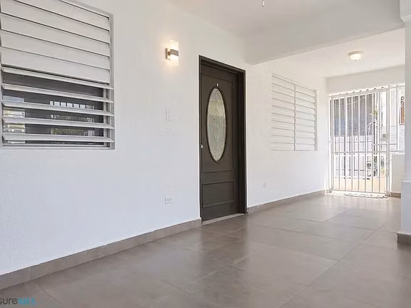Caparra Heights Estancia 611 | Apartamento en el segundo piso con una