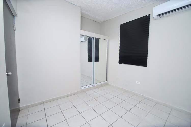 Urb. Reparto Metropolitano, Casa en San Juan
