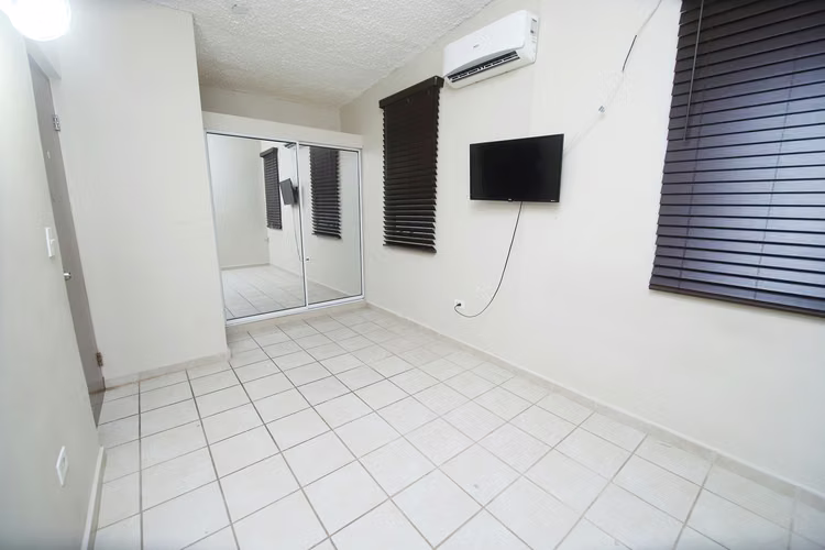 Urb. Reparto Metropolitano, Casa en San Juan