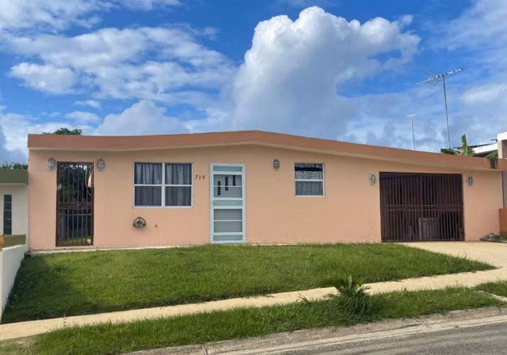 Terreno céntrico en alquiler en Cuarzo Luquillo