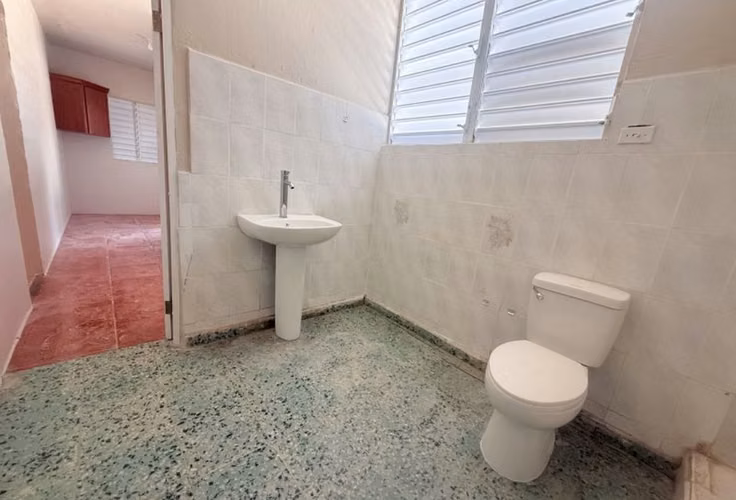 Residencia remodelada en Bo. Almacigo Alto - Imagen 7