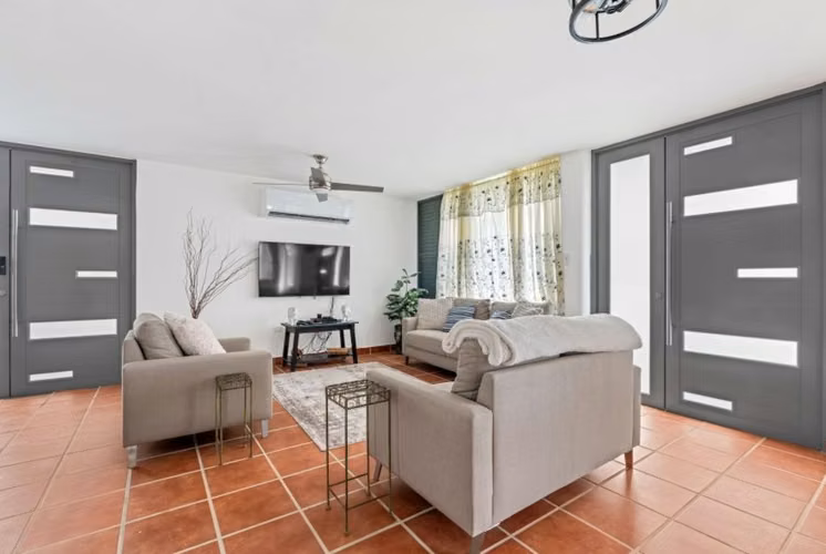 Urb. Hacienda Margarita, Casa en Luquillo