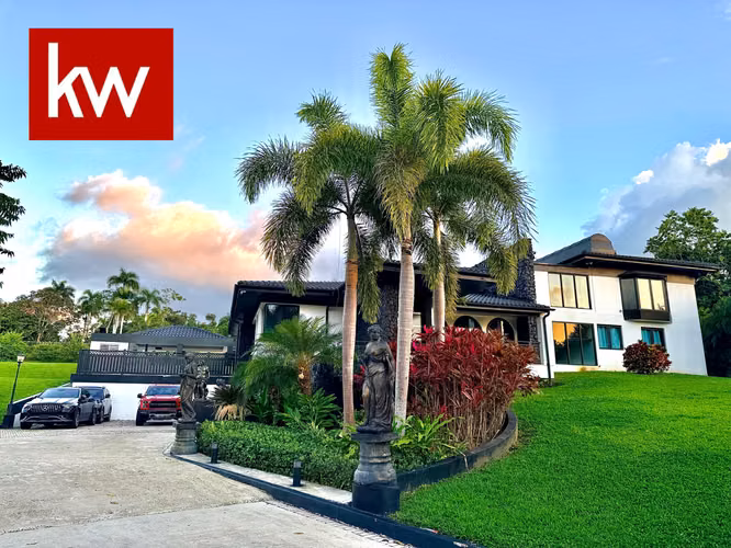 Urb. Lomas del Sol, Casa en Guaynabo